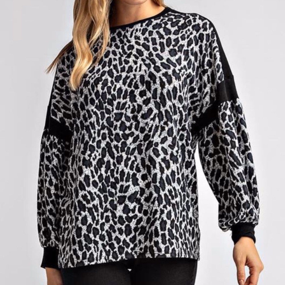 ANIMAL PRINT CONTRAST KNIT TOP